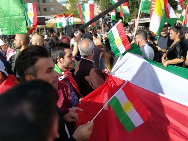 به‌ وێنه‌.. پشتيوانى كوردانى سويد له‌ ريفراندۆمى سه‌ربه‌خۆيى كوردستان ببينه‌